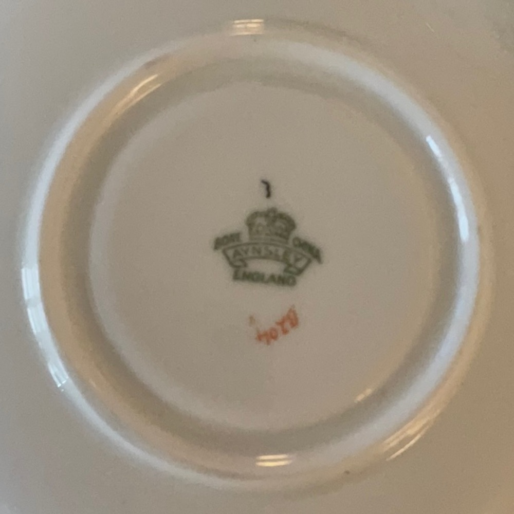 Aynsley China Flower Basket pattern, bread/butter plate, teacup/saucer - Picture 8 of 10